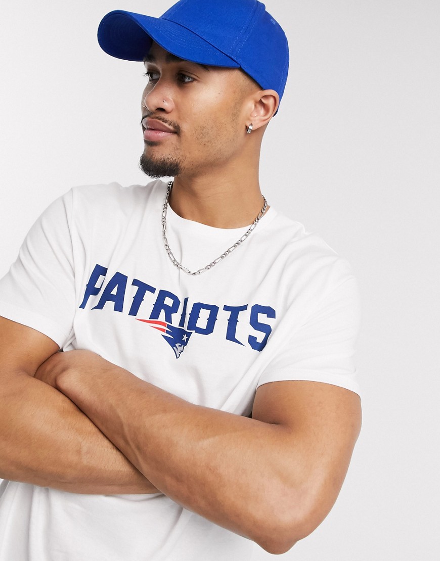ASOS DESIGN - NFL - T-shirt met 'New England Patriots'-print vooraan-Wit