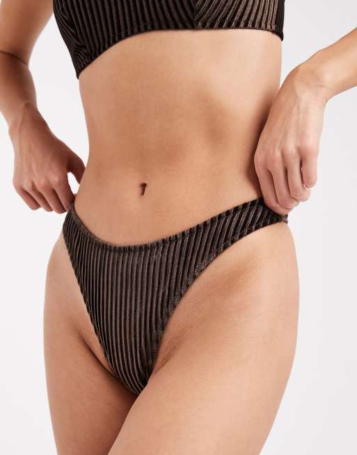 ASOS DESIGN – Nicky – Weicher, gerippter Tanga in Schokobraun mit hohem Beinausschnitt, 2 von 4