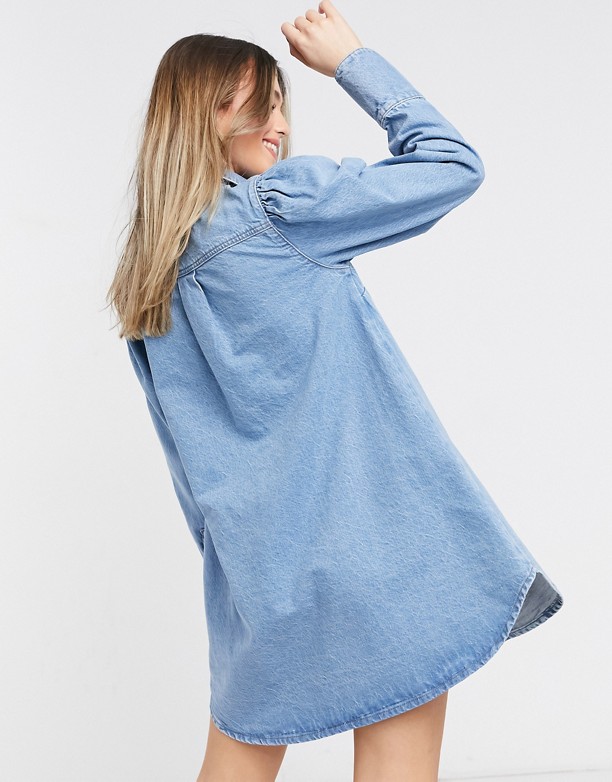  Dostwać ASOS DESIGN – Niebieska jeansowa sukienka koszulowa z bufiastymi rękawami Niebieski
