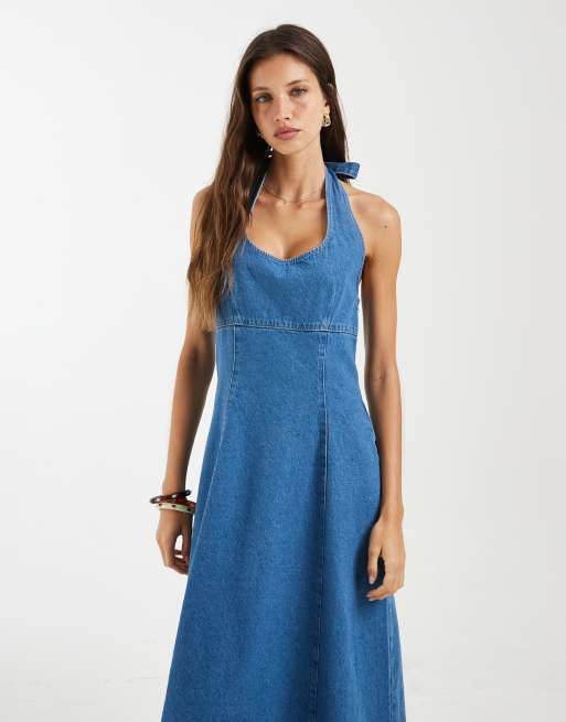 ASOS DESIGN – Niebieska, jeansowa sukienka maxi z dekoltem halter, 3 z 4