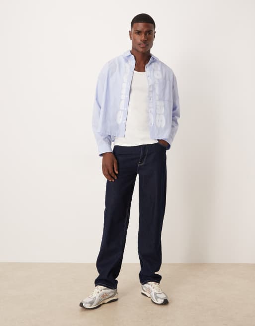 ASOS DESIGN – Niebieska koszula o pudełkowym kroju oversize w prążki z nadrukiem tekstowym, 2 z 5