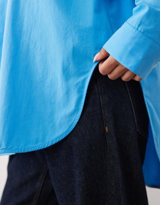 ASOS DESIGN – Niebieska koszula oversize z szerokimi mankietami i zaokrąglonym dołem, 3 z 4