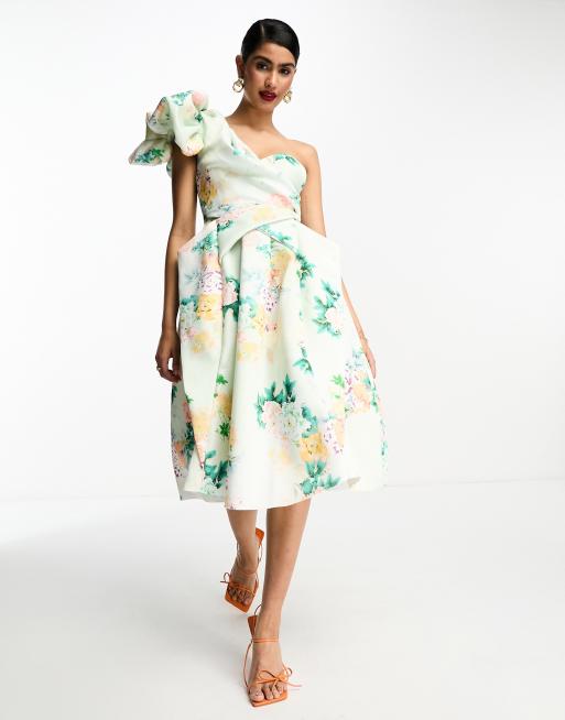 ASOS DESIGN – Niebieska kwiecista sukienka midi na bal maturalny na jedno ramię w stylu origami