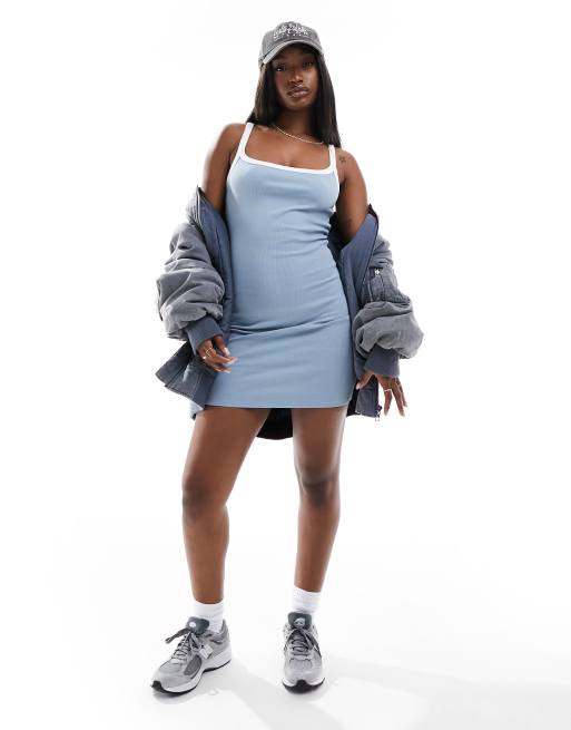 ASOS DESIGN – Niebieska prążkowana sukienka mini na ramiączkach z dekoltem karo i kremową lamówką