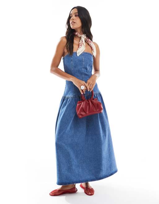 ASOS DESIGN – Niebieska sukienka jeansowa midi z obniżoną dopasowaną talią i dekoltem bandeau