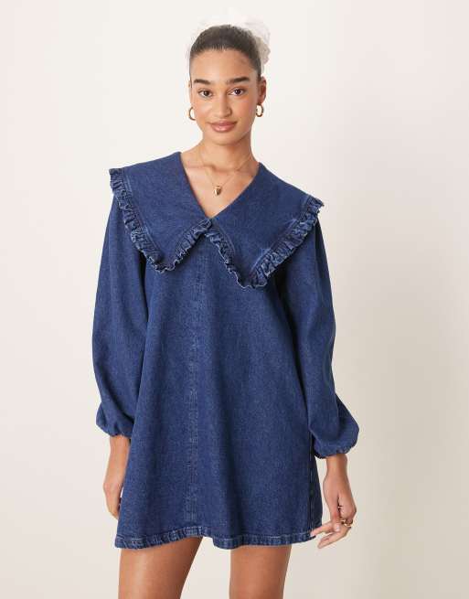ASOS DESIGN – Niebieska sukienka jeansowa mini z dużym kołnierzem, 4 z 4