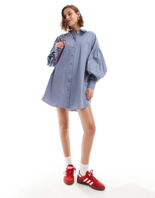ASOS DESIGN – Niebieska sukienka koszulowa mini o fasonie boyfriend, z obszernymi rękawami z obcisłymi mankietami, w prążki