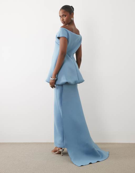 ASOS DESIGN – Niebieska sukienka maxi z dekoltem bardot i trenem, 4 z 4
