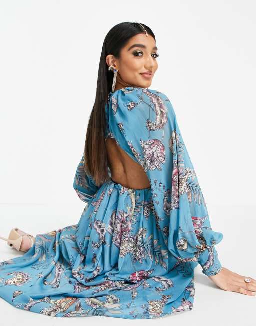 ASOS DESIGN – Niebieska sukienka maxi z obszernymi rękawami z obcisłym mankietem i wzorem paisley