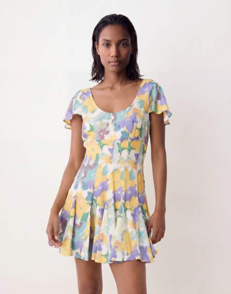 ASOS DESIGN – Niebieska sukienka mini w kwiatowy wzór z godetami na dole - view 1