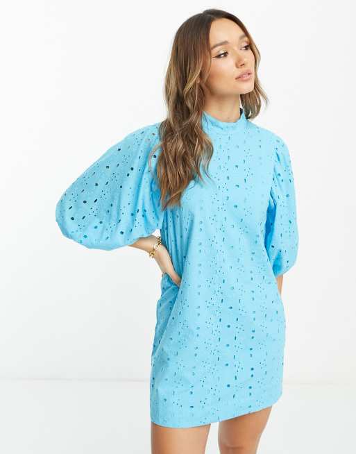 ASOS DESIGN – Niebieska sukienka mini z bufiastymi rękawami i haftem angielskim