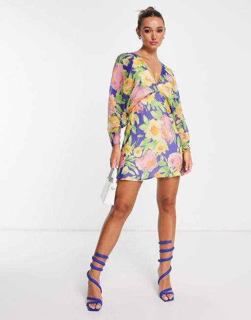 ASOS DESIGN – Niebieska sukienka mini z nietoperzowymi rękawami w duży kwiatowy wzór