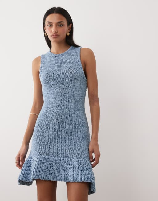 ASOS DESIGN – Niebieska sukienka z ozdobną taśmą i falbanką u dołu, 2 z 4