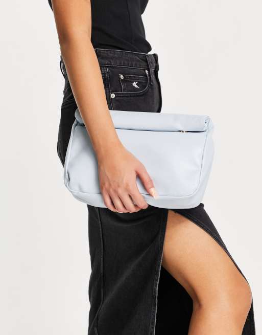 ASOS DESIGN - Niebieska torebka kopertówka ze zwijaną górą