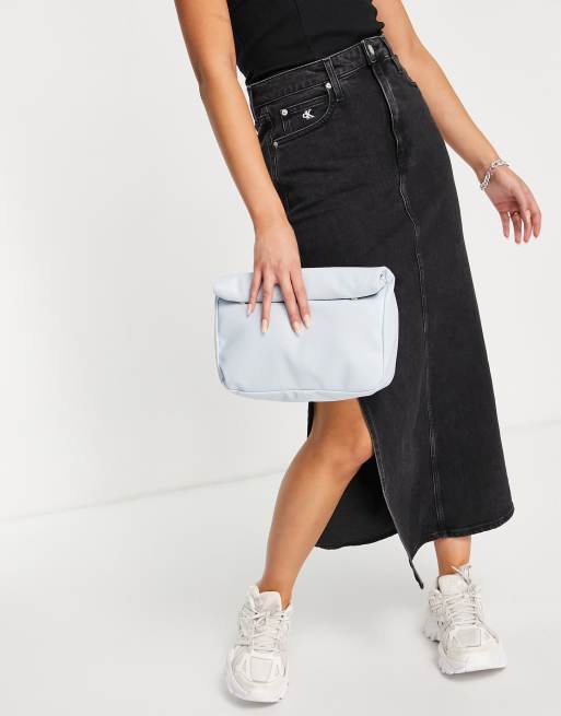 ASOS DESIGN - Niebieska torebka kopertówka ze zwijaną górą, 4 z 4