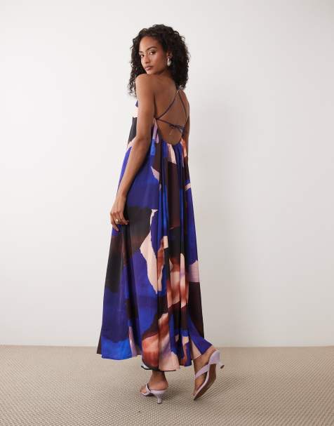 ASOS DESIGN – Niebieska trapezowa sukienka maxi w abstrakcyjny wzór z dekoltem w kształcie litery U, pełnym dołem i koralikami na plecach - view 1