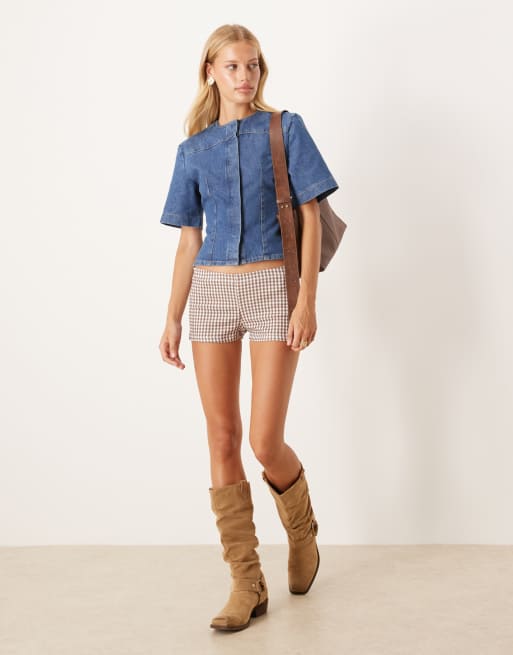 ASOS DESIGN – Niebieski jeansowy top bez kołnierza z krótkimi rękawami, 2 z 4