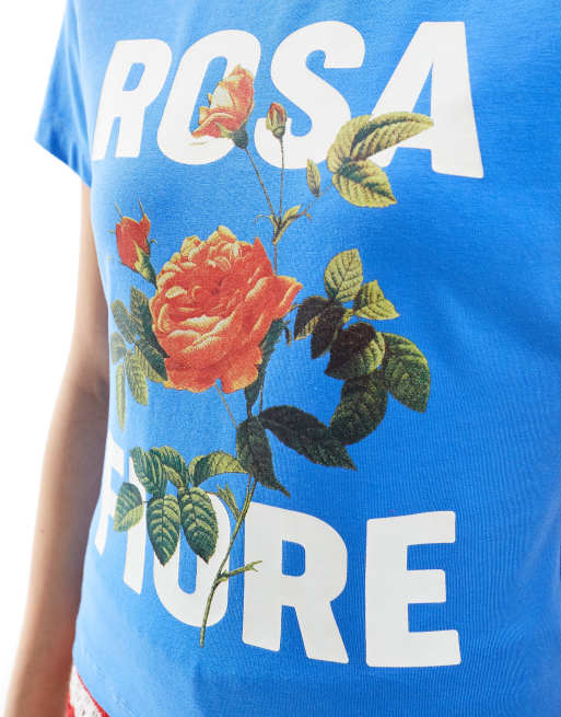 ASOS DESIGN – Niebieski krótki i obcisły T-shirt z nadrukiem róży i napisem „Rosa Fiore“, 3 z 4