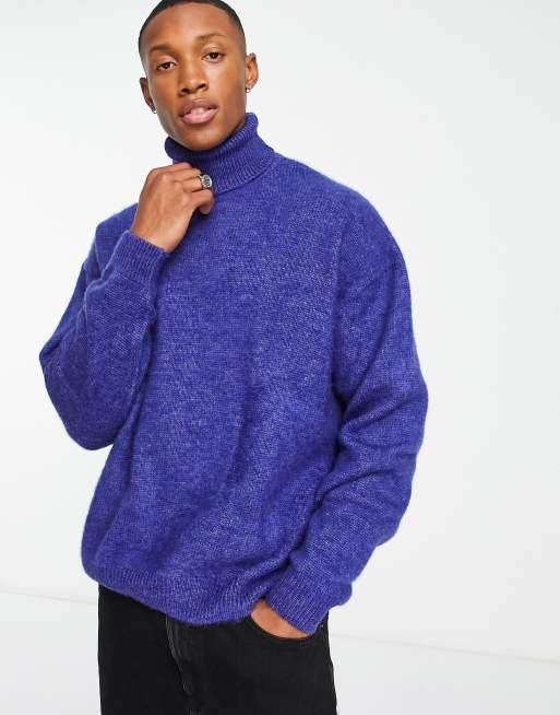 ASOS DESIGN – Niebieski puszysty sweter z odwijanym golfem