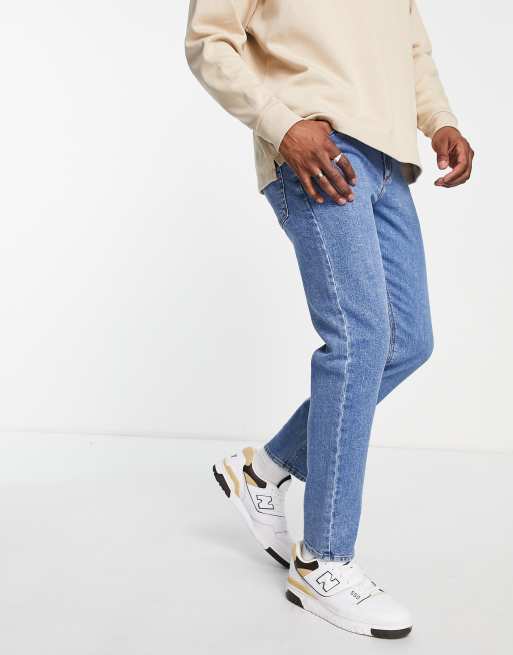 ASOS DESIGN - Niebieskie jeansy o fasonie ze zwężanymi nogawkami ze stretchem i efektem sprania