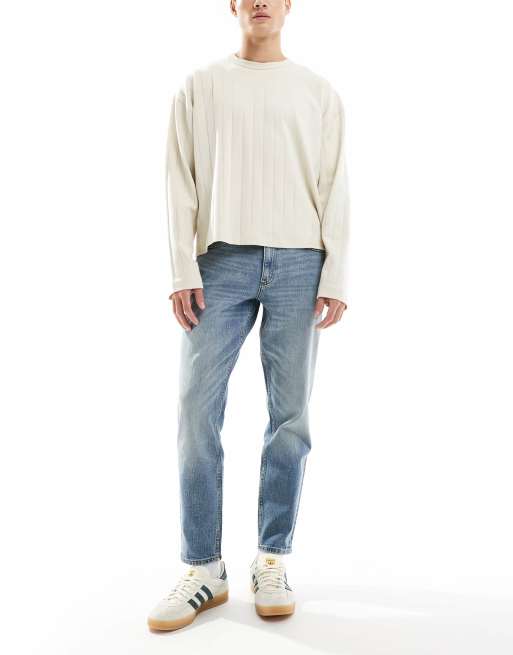 ASOS DESIGN - Niebieskie jeansy o fasonie ze zwężanymi nogawkami ze stretchem i efektem sprania