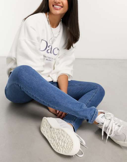 ASOS DESIGN – Niebieskie jeansy o obcisłym kroju, 4 z 5