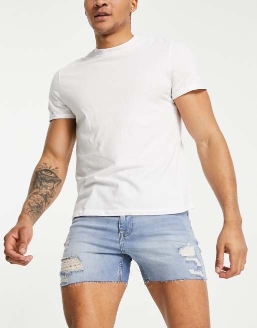 ASOS DESIGN – Niebieskie krótkie jeansowe szorty z rozdarciem i niewykończonym brzegiem 