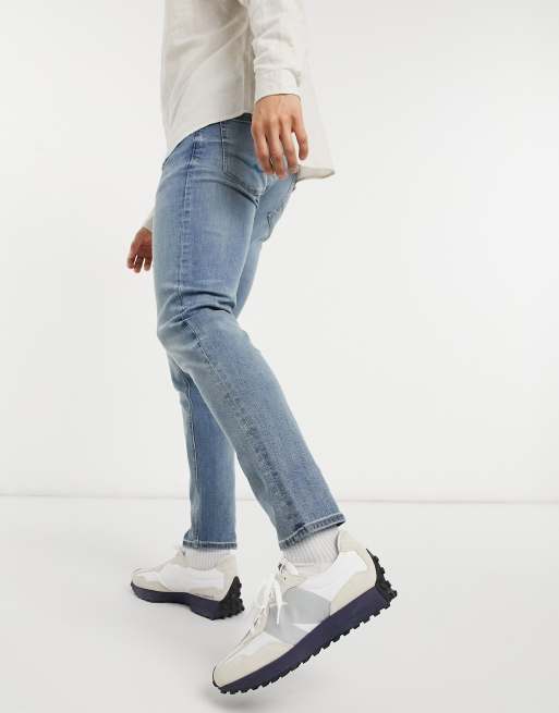 ASOS DESIGN – Niebieskie lekko sprane jeansy o obcisłym kroju, 4 z 4