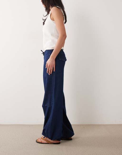ASOS DESIGN – Niebieskie spodnie spadochronowe z miękkiego denimu, 2 z 5