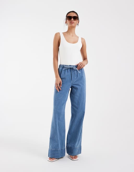 ASOS DESIGN – Niebieskie wciągane jeansy z szerokimi nogawkami w paski, 2 z 5