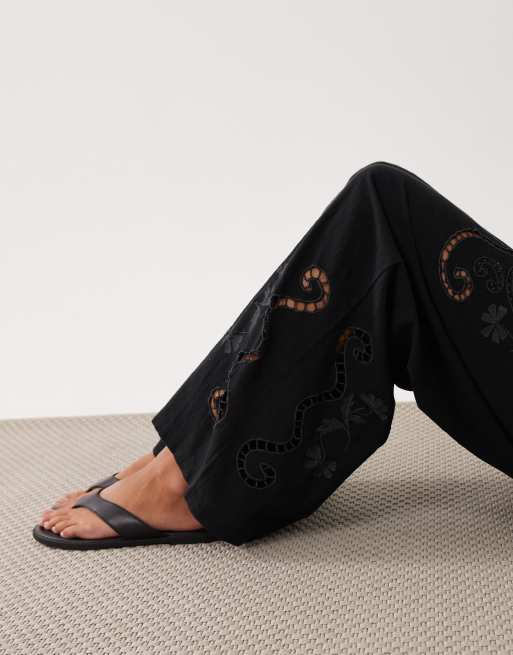 ASOS DESIGN – Nienna Beach – Hose in Schwarz mit Stickerei, 3 von 5