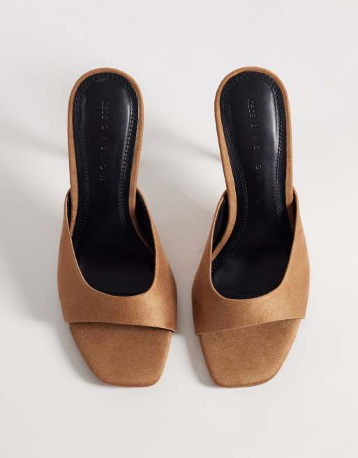 ASOS DESIGN – Nighty – Mules aus Wildlederimitat in Taupe mit hohem Absatz, 2 von 4