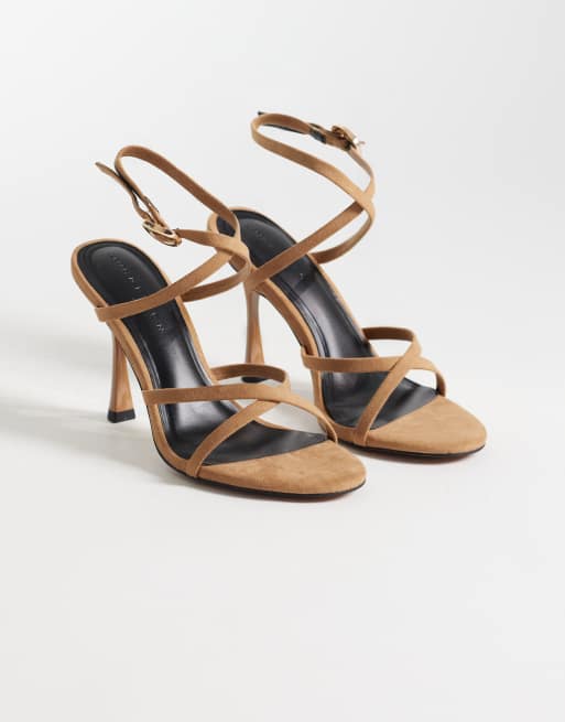 ASOS DESIGN – Nikki – Beige sandaler i mockaimitation med smala, korsade remmar och hög klack, 2 av 4