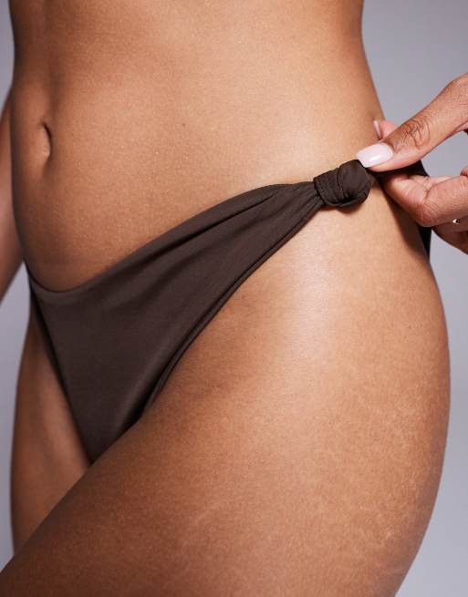 ASOS DESIGN - Nina - Slip bikini sgambati marrone cioccolato con nodi, 2 di 4
