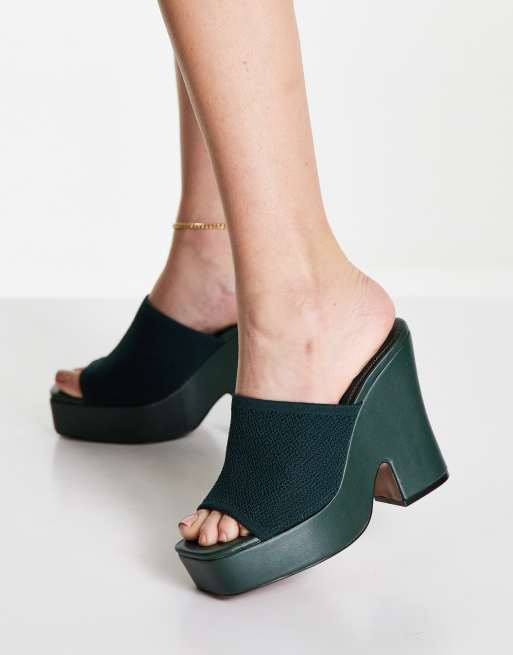 ASOS DESIGN – Nolan – Mules in Tannengrün mit Plateausohle und hohem, ausgestelltem Absatz