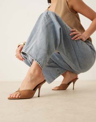 ASOS DESIGN - Noon - Mules aus Wildlederimitat in Nerzrosa mit hohem Absatz-Braun