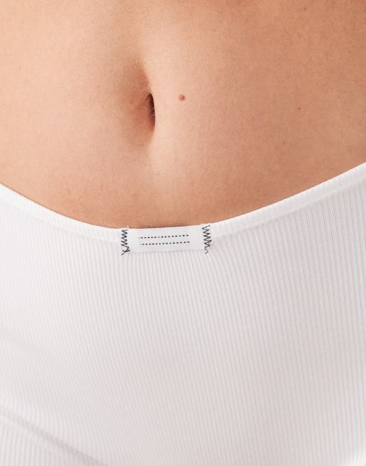 ASOS DESIGN - Nora - Geribbelde short met lage taille en lipje in wit, 5 van 5