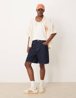 ASOS DESIGN – Normal geschnittene Jeans-Jorts in Indigoblau - view 1
