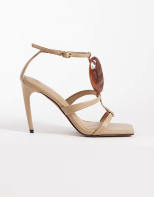 ASOS DESIGN - Nostalgia - High Heels-Sandaletten in Beige mit Verzierung und T-Steg-Brown