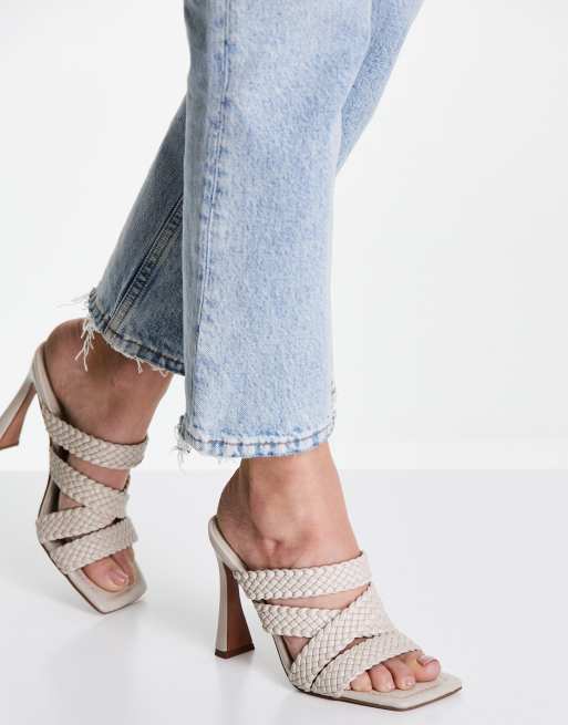 ASOS DESIGN – Nuclear – Klapki na wysokim obcasie z plecionymi paseczkami w kolorze złamanej bieli 