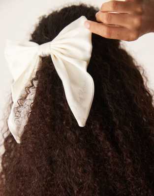 ASOS DESIGN - Naud pour les cheveux avec inscription Just Married brodée - Ivoire-Blanc