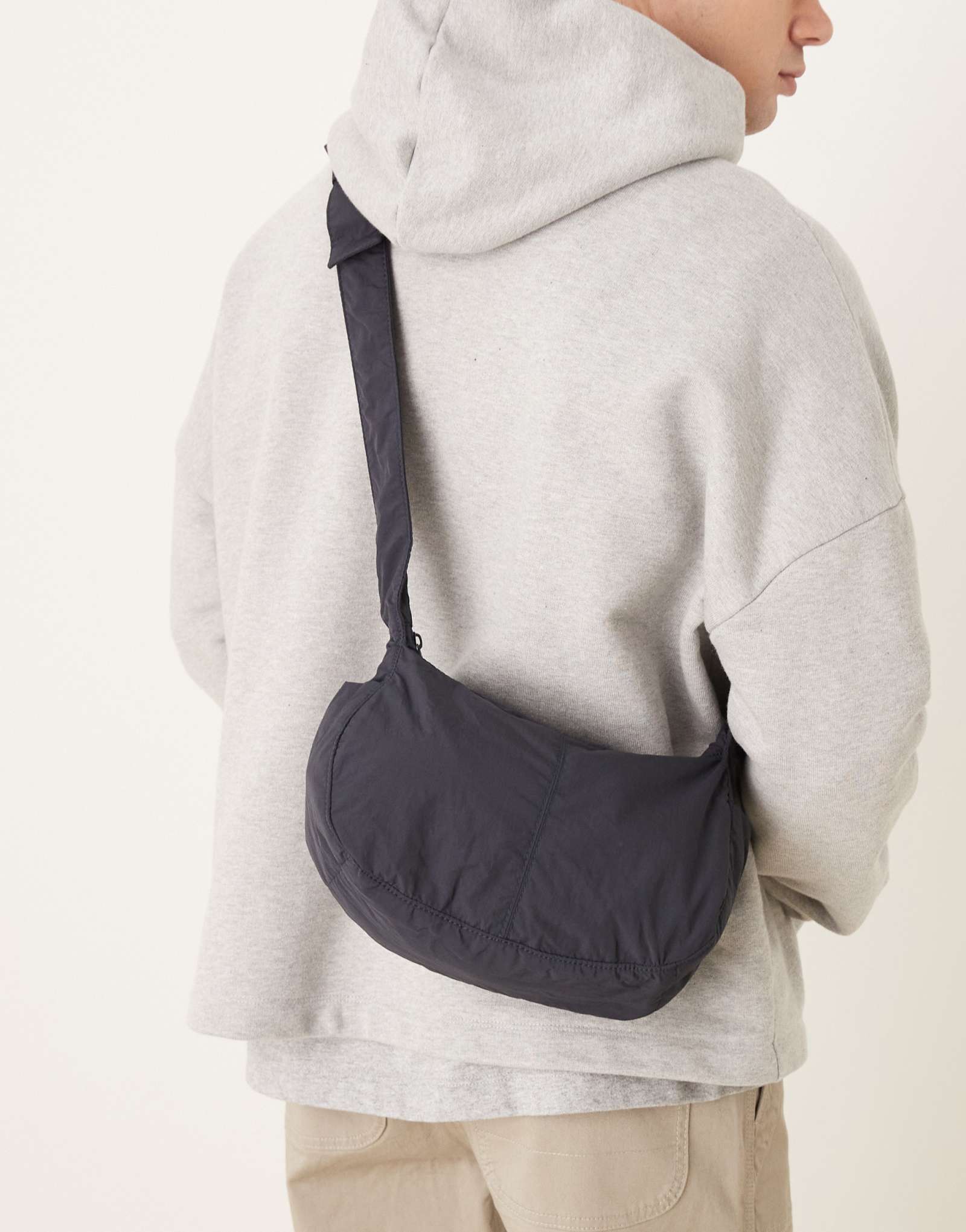 ДИЗАЙНЕРСКАЯ нейлоновая сумка ASOS через плечо темно-синего цвета