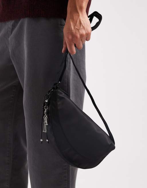 ASOS DESIGN - Nylon crossbody tas met hangertje in zwart, 2 van 4