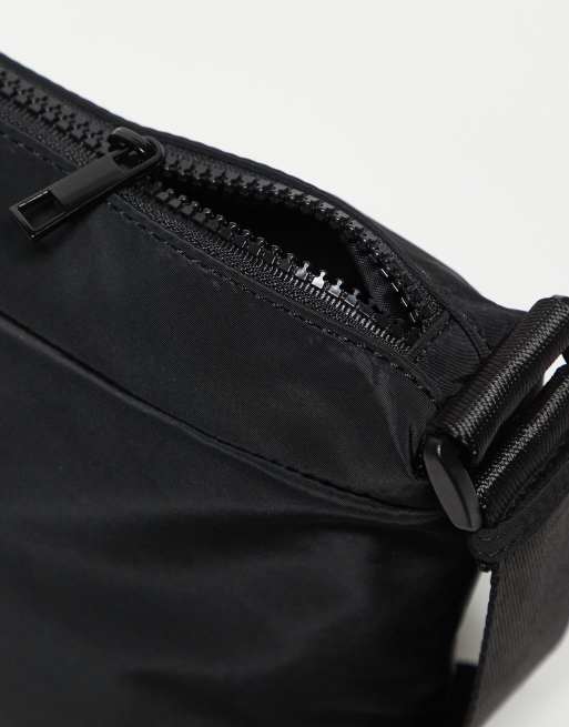 ASOS DESIGN – Nylon-Kulturbeutel in Schwarz mit seitlichen Verstellriemen, 2 von 3