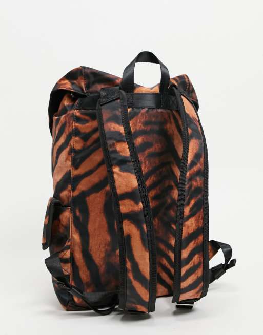ASOS DESIGN - Nylon rugzak met tijgerprint en zijvakken, 2 van 4