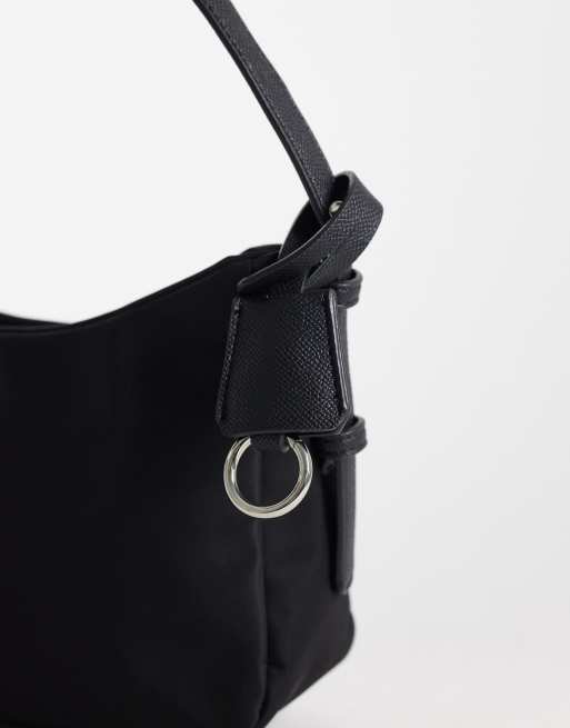 ASOS DESIGN Nylon-Umhängetasche mit abnehmbarem Schlüsselanhänger in Schwarz, 3 von 4
