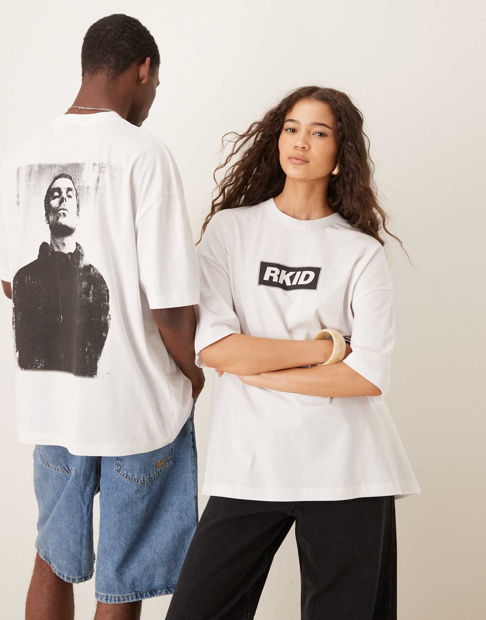 Лицензионная футболка ASOS DESIGN OASIS унисекс оверсайз с принтом RKID Liam белого цвета