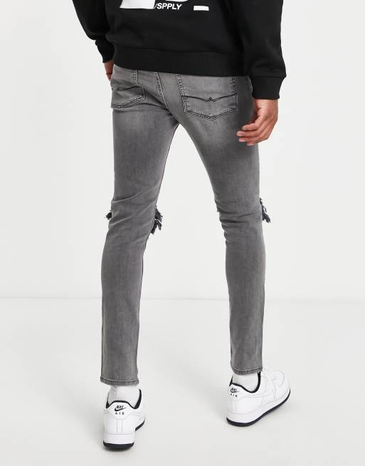 ASOS DESIGN – Obcisłe jeansy w kolorze spranej czerni z rozdarciami na kolanach, 3 z 4