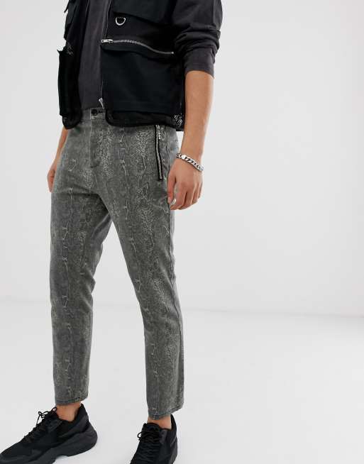 ASOS DESIGN – Obcisłe spodnie o skróconej długości z motywem skóry węża i kieszeniami zapinanymi na zamek