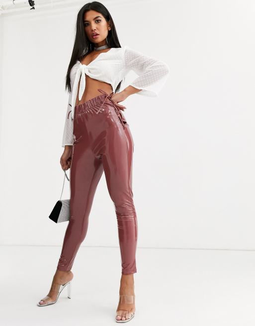 ASOS DESIGN – Obcisłe winylowe spodnie sznurowane po bokach